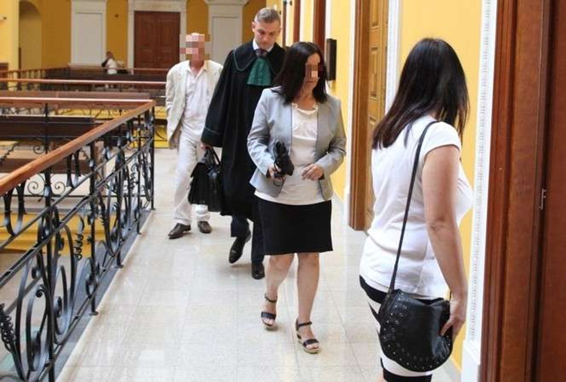 Chory mężczyzna przepisał mieszkanie na pielęgniarkę. Kobieta odpowiada za wyłudzenie