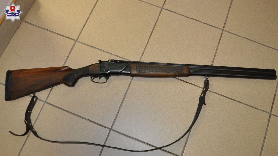 Chował dubeltówkę do szafy kiedy wystrzeliła