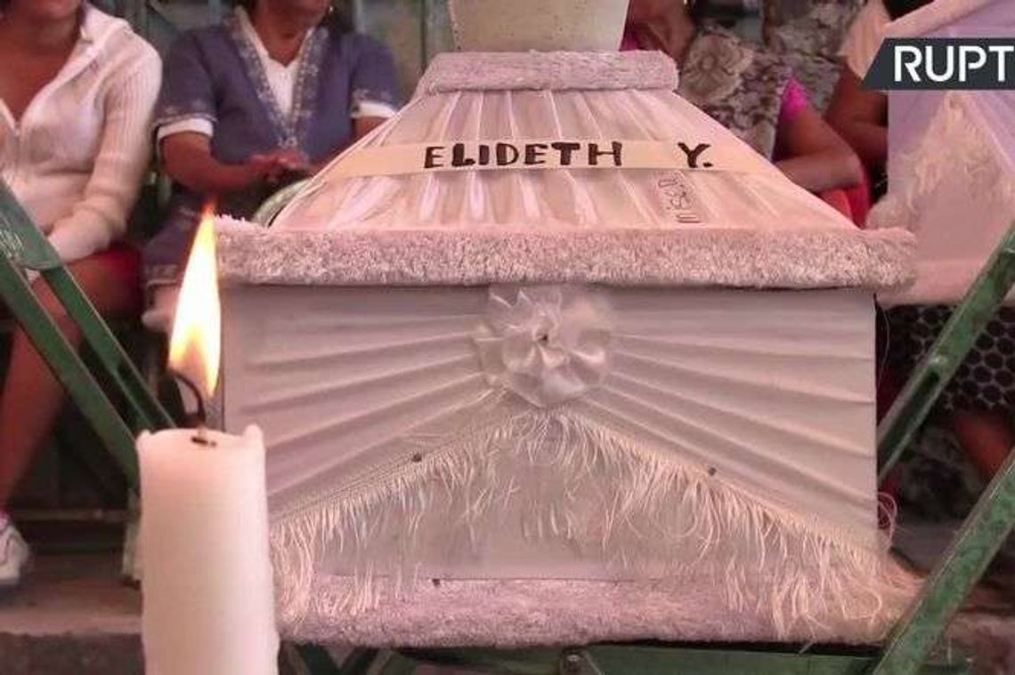 Chrzest podczas trzęsienia ziemi. Zginęło 11 osób, w tym chrzczone niemowlę