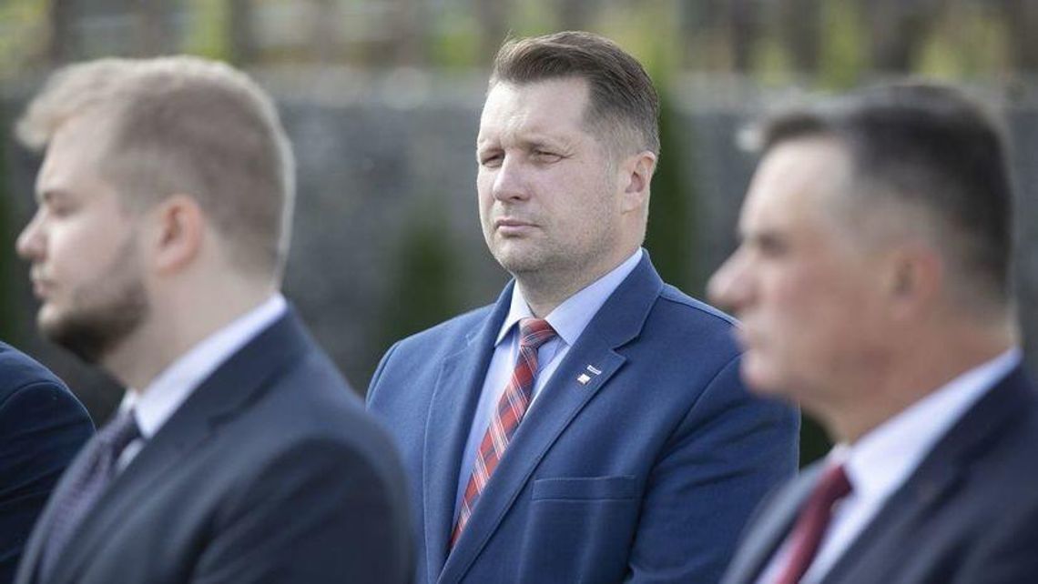 "Ci ludzie nie są równi ludziom normalnym". KRRiT nie widzi nic złego w słowach Czarnka o LGBT