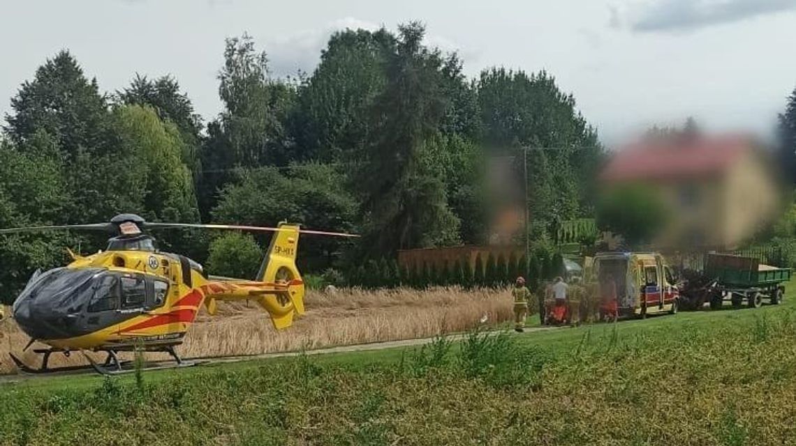 Ciągnik przygniótł rolnika. Mężczyznę zabrało lotnicze pogotowie Ciągnik przygniótł rolnika. Mężczyznę zabrało lotnicze pogotowie