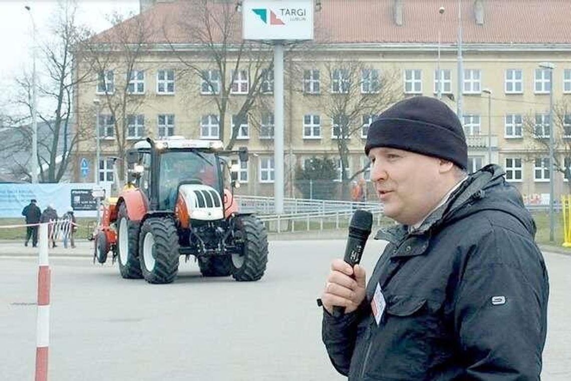 Ciągnik zdalnie sterowany. "Nawigacja prowadzi maszynę z dokładnością do jednego cala"