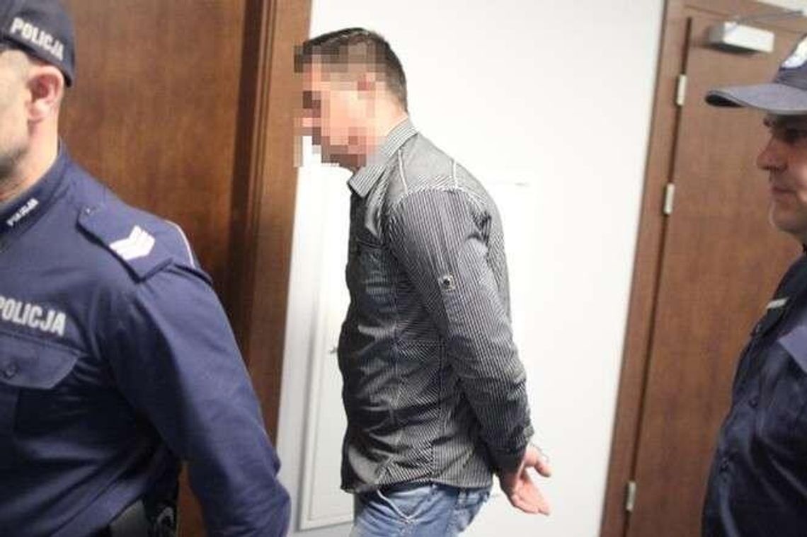 „Ciął ją nożem, wyrywał włosy”. 54-latek przed sądem. Odpowie za usiłowanie zabójstwa żony