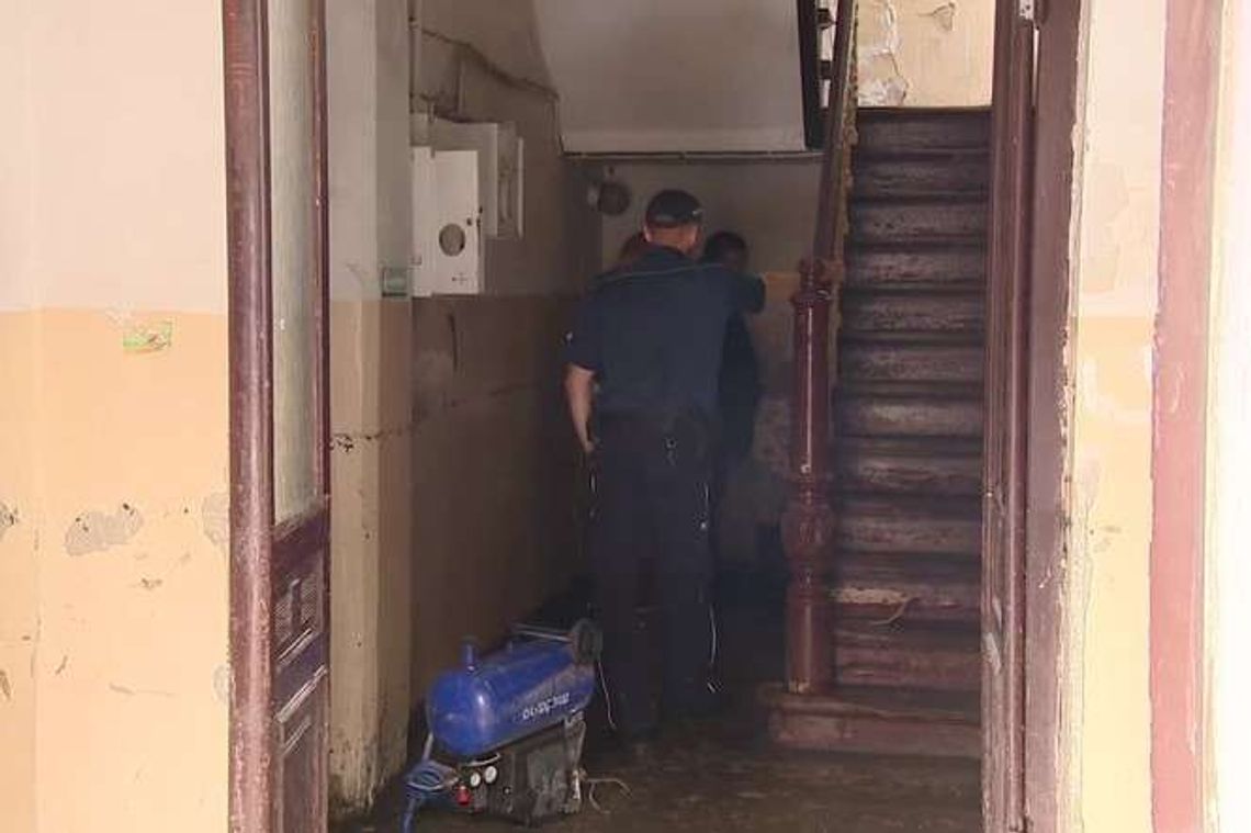 Ciała dwóch mężczyzn znaleziono w zalanej piwnicy. Ratowali swój dobytek