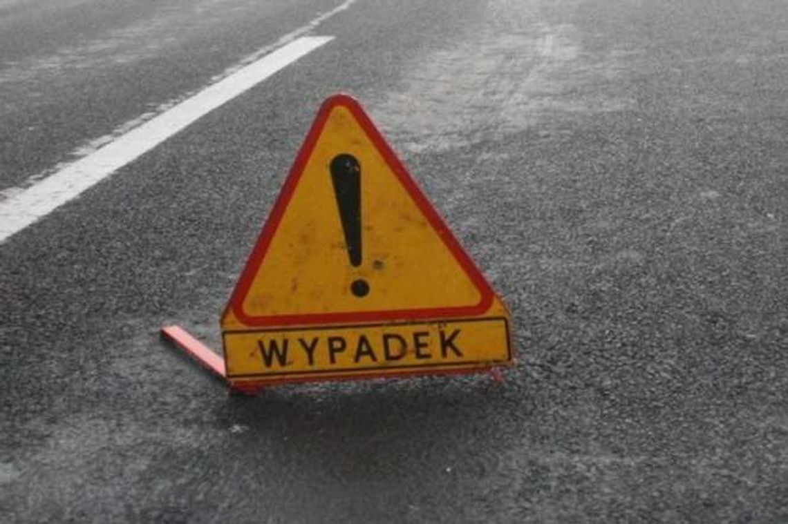 Ciecierzyn: Ciężarówka najechała na tył osobówki. Cztery osoby ranne