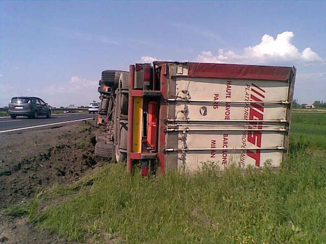 Ciecierzyn: Wypadek TIR-a z wódką