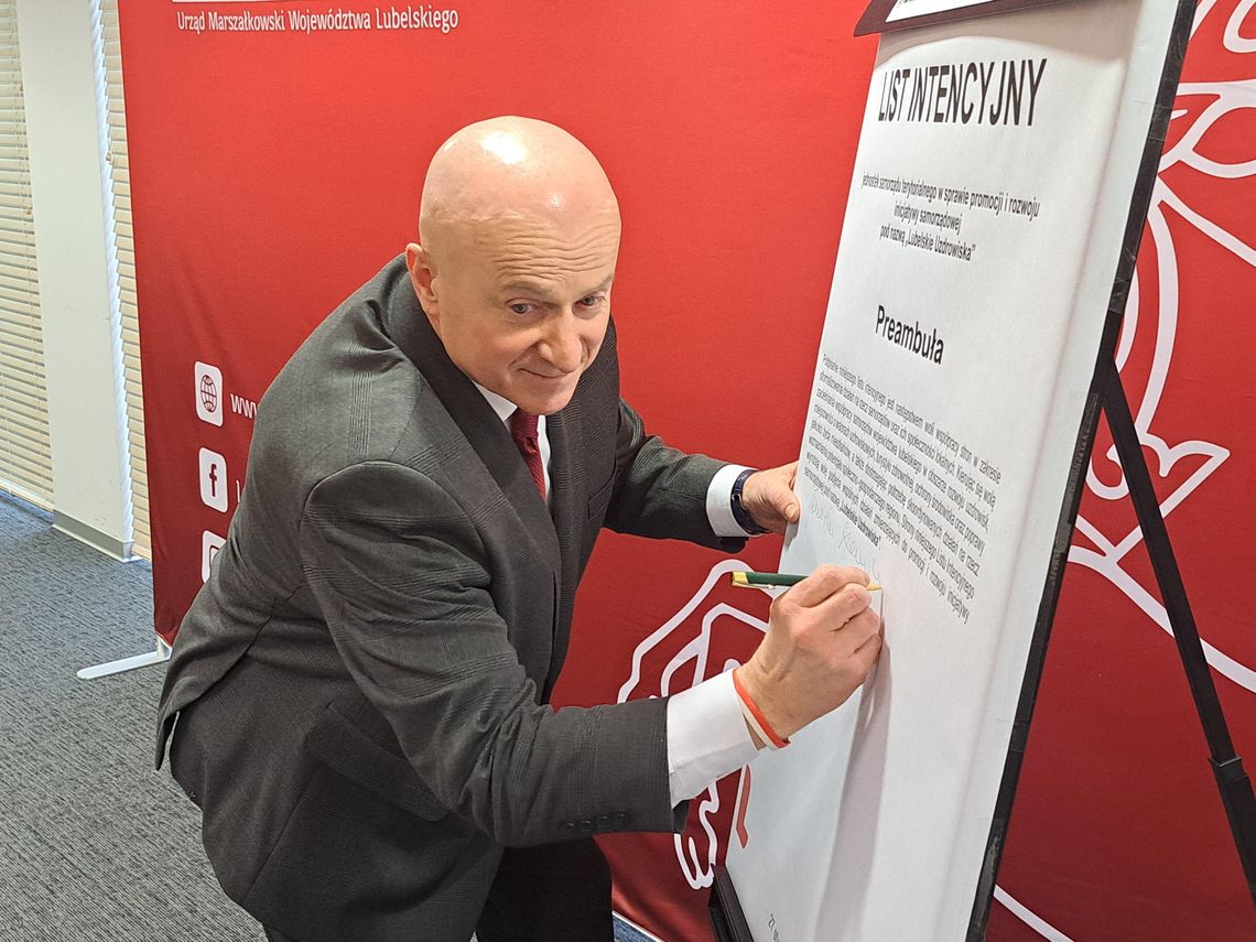 Ciekawa inicjatywa samorządów: powstaje stowarzyszenie „Lubelskie Uzdrowiska” Wiesław Pardyka, burmistrz Nałęczowa, jest inicjatorem powołania stowarzyszenia pod nazwą „Lubelskie Uzdrowiska”. Ma ono zrzeszać sieć uzdrowisk i miejscowości uzdrowiskowych w województwie lubelskim. W poniedziałek podpisano list intencyjny. Marszałek Stawiarski podpisuje ten dokument