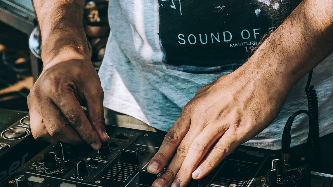 Ciekawe, czy mu się to opłaciło? Policyjna grupa pościgowa i wodzirej