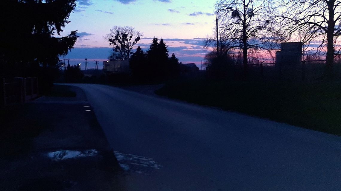 Ciemno na ul. Fabrycznej w Kurowie. Mieszkańcy napiszą petycję Ciemno na ul. Fabrycznej w Kurowie. Mieszkańcy napiszą petycję