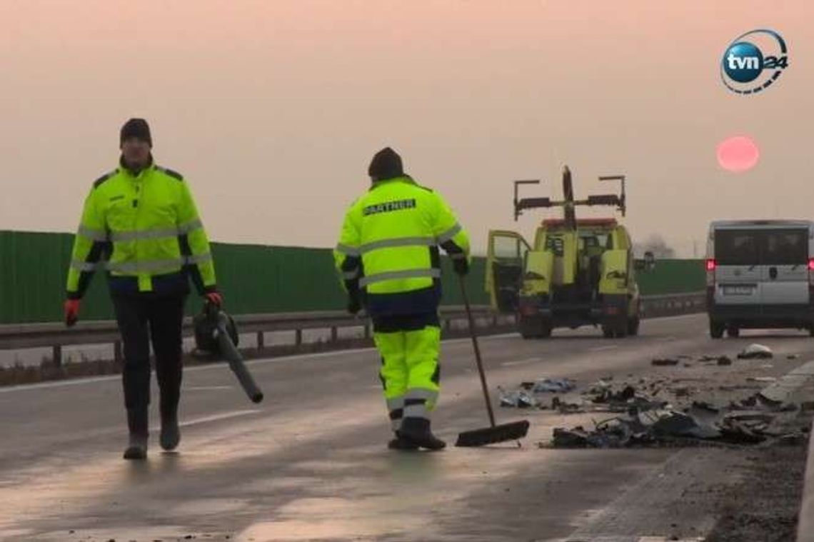 Ciężarówka przebiła bariery i zderzyła się z busem. Dwie osoby nie żyją