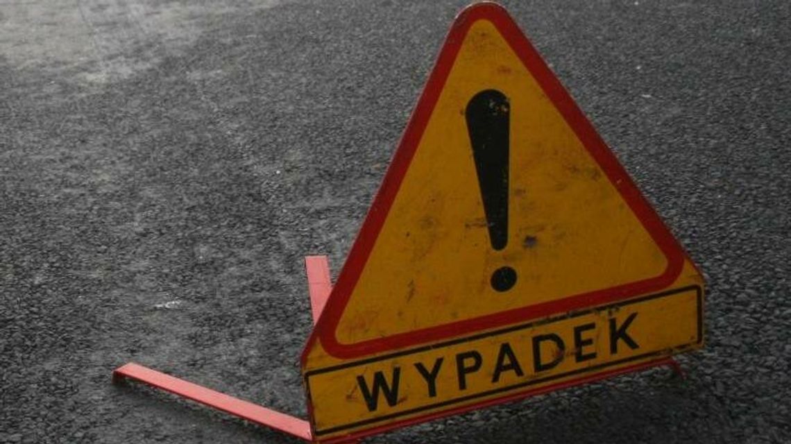 Ciężarówka w rowie. Utrudnienia między Piaskami a Krasnymstawem