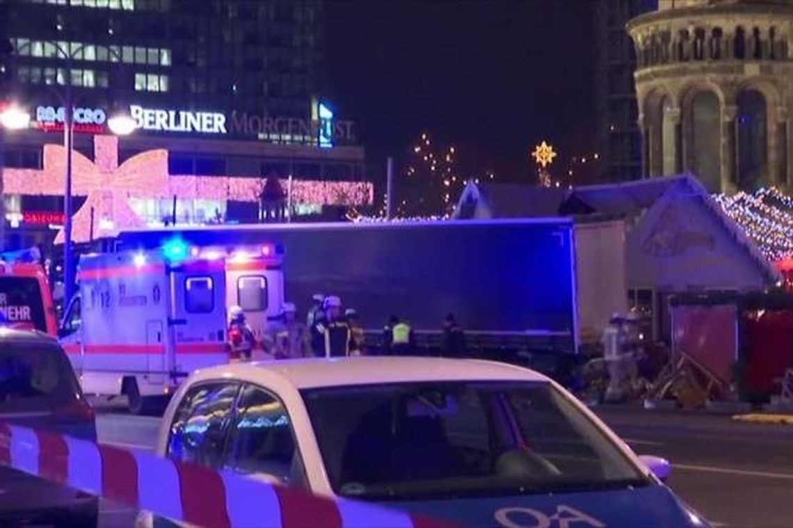Ciężarówka wjechała w jarmark w Berlinie. Zamachowiec to Pakistańczyk
