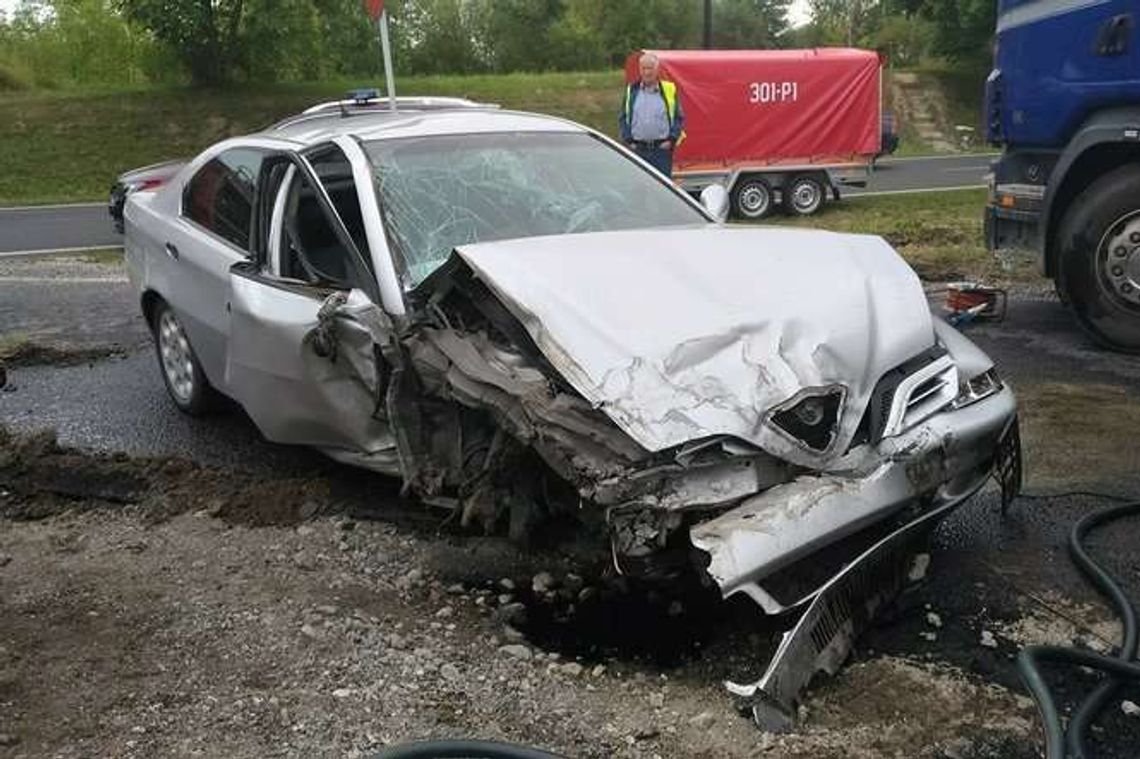 Ciężarówka zawracała na zakazie. Poważny wypadek na al. Witosa