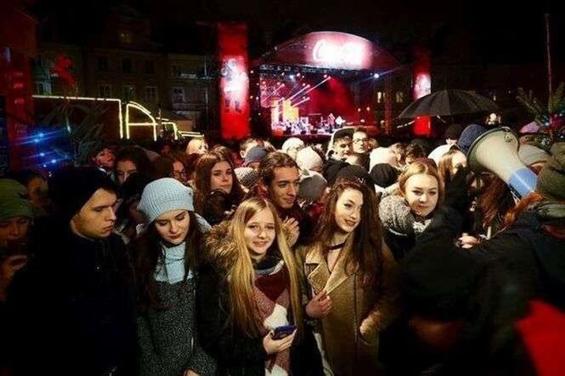 Ciężarówki Coca-Cola w Lublinie: Tłumy na placu Zamkowym (zdjęcia)