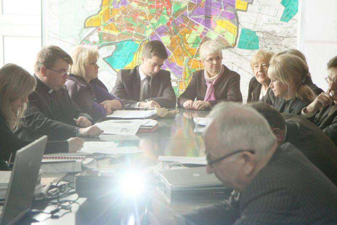 Cmentarz czy market? Debata o terenie przy ul. Walecznych