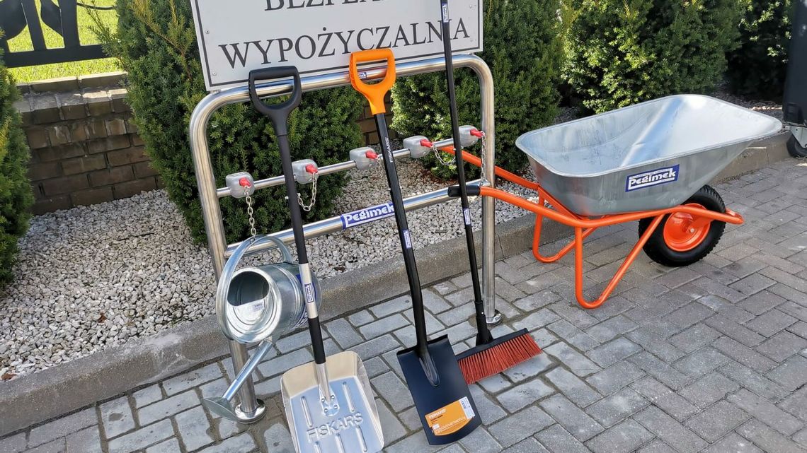 Cmentarz komunalny w Świdniku. Powstała wypożyczalnia sprzętu ogrodniczego Cmentarz komunalny w Świdniku. Powstała wypożyczalnia sprzętu ogrodniczego