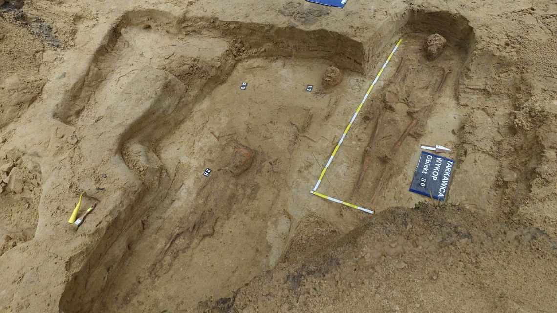 Cmentarz o którym nikt nie wiedział. Odkryty przypadkiem podczas remontu drogi