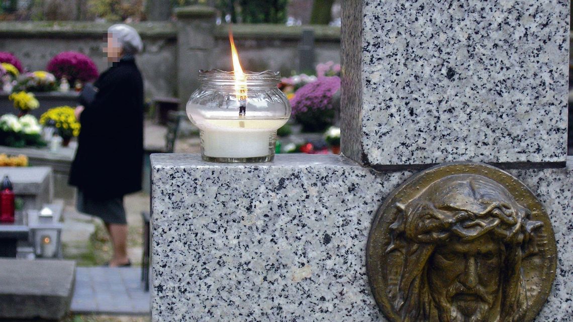 Cmentarz przy Lipowej nie dla świadków Jehowy? "Rodzina może dochodzić swoich praw w sądzie"
