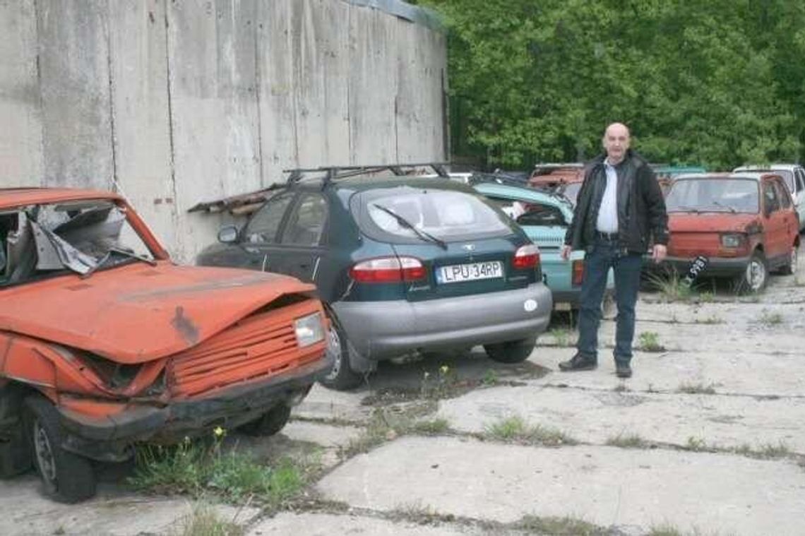 Co dalej z wrakami na działce? Zarząd powiatu: potrzebujemy dokumentacji