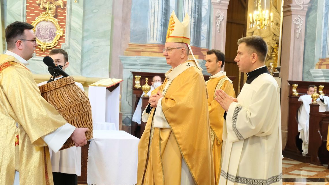 Co jest zakazane w kościele? Wielkanoc w dobie pandemii