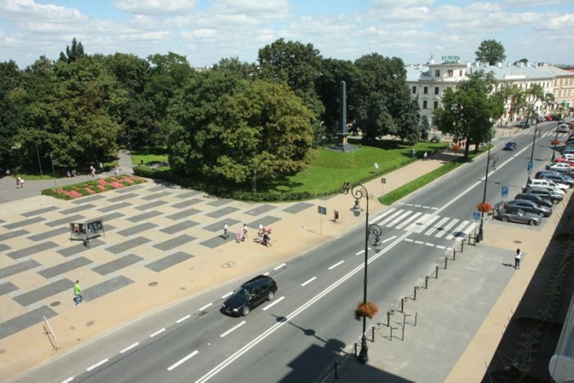 Co na pl. Litewskim? Parking podziemny, a może choinka? Co na pl. Litewskim? Parking podziemny, a może choinka?