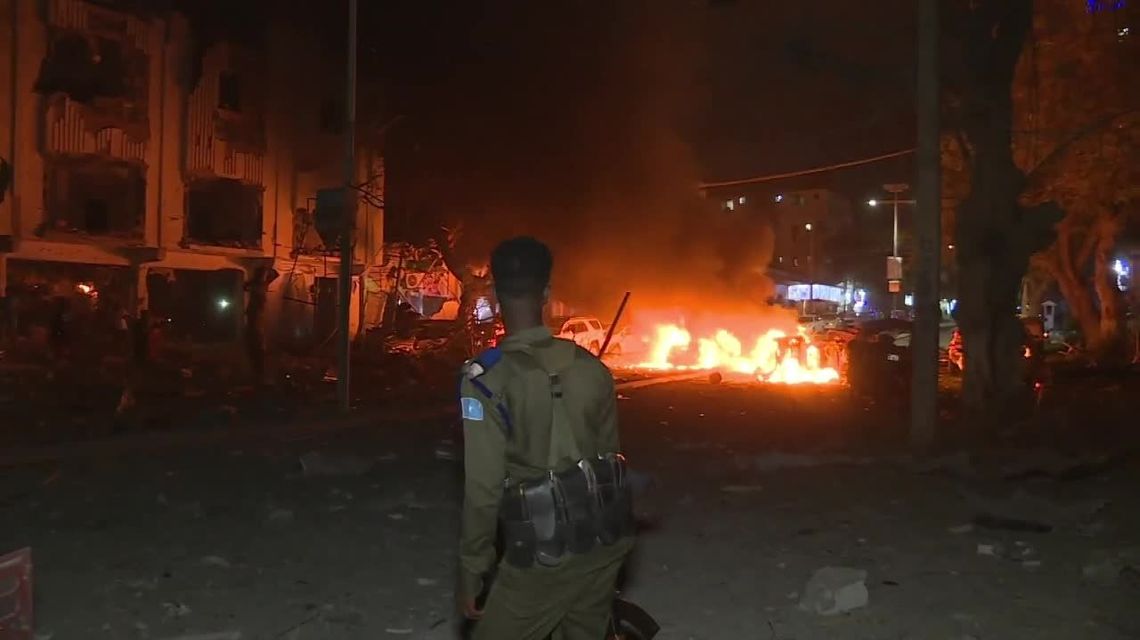 Co najmniej 10 osób zginęło w dwóch zamachach bombowych w Mogadiszu [wideo]