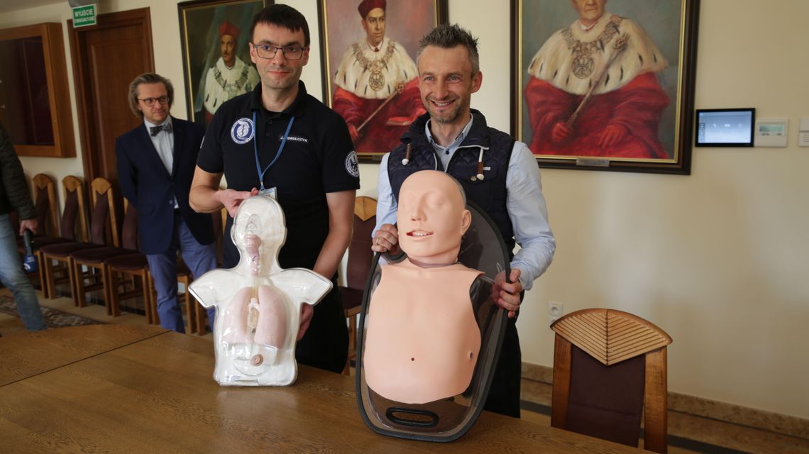 Co piąty pacjent chory na raka umiera z głodu. W Lublinie studenci będą się uczyć na fantomach Co piąty pacjent chory na raka umiera z głodu. W Lublinie studenci będą się uczyć na fantomach