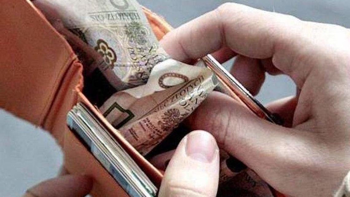 Co podrożeje w tym roku? Rząd sięga do naszych portfeli Co podrożeje w tym roku? Rząd sięga do naszych portfeli