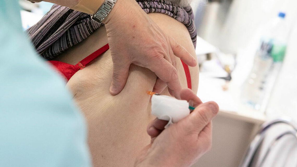 Co Polacy myślą na temat obowiązku szczepień przeciw COVID-19? Zdania są podzielone Co Polacy myślą na temat obowiązku szczepień przeciw COVID-19? Zdania są podzielone