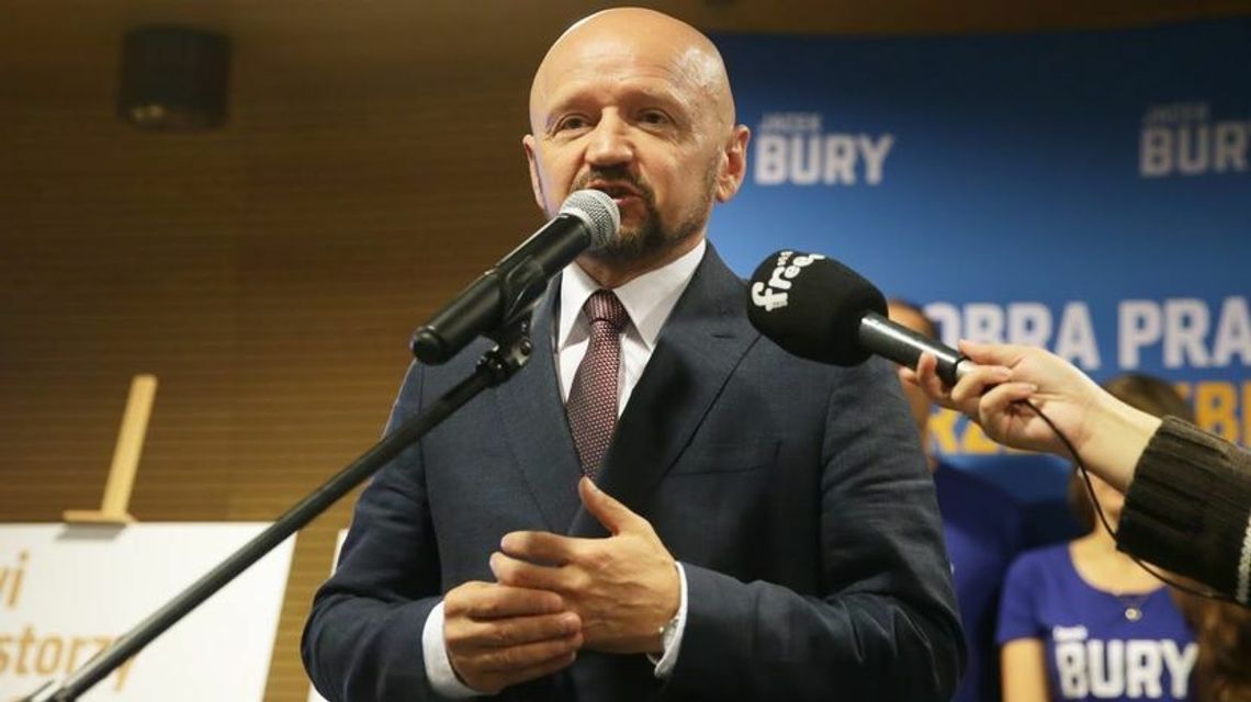 Co robił ogórek w kieszeni senatora w studiu TVP? Kulisy awantury z udziałem Jacka Burego Co robił ogórek w kieszeni senatora w studiu TVP? Kulisy awantury z udziałem Jacka Burego