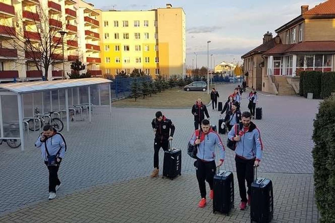 Co siatkarze Resovii robili po awaryjnym lądowaniu w Świdniku? Co siatkarze Resovii robili po awaryjnym lądowaniu w Świdniku?