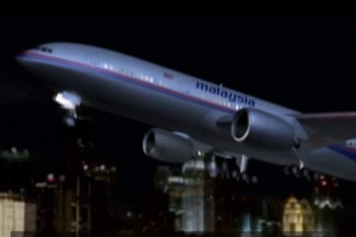 Co się stało z malezyjskim Boeingiem? Porwanie, wybuch bomby? (wideo)