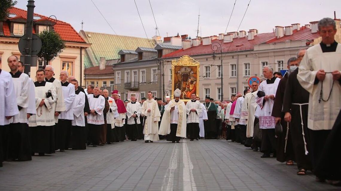 Co wydarzyło się 73. lata temu w Lublinie? Do miasta zaczęły zjeżdżać tysiące wiernych Co wydarzyło się 73. lata temu w Lublinie? Do miasta zaczęły zjeżdżać tysiące wiernych