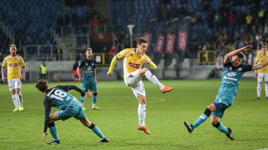 Co z meczami piłki nożnej w niższych ligach? W czwartek decyzję podejmie PZPN Co z meczami piłki nożnej w niższych ligach? W czwartek decyzję podejmie PZPN