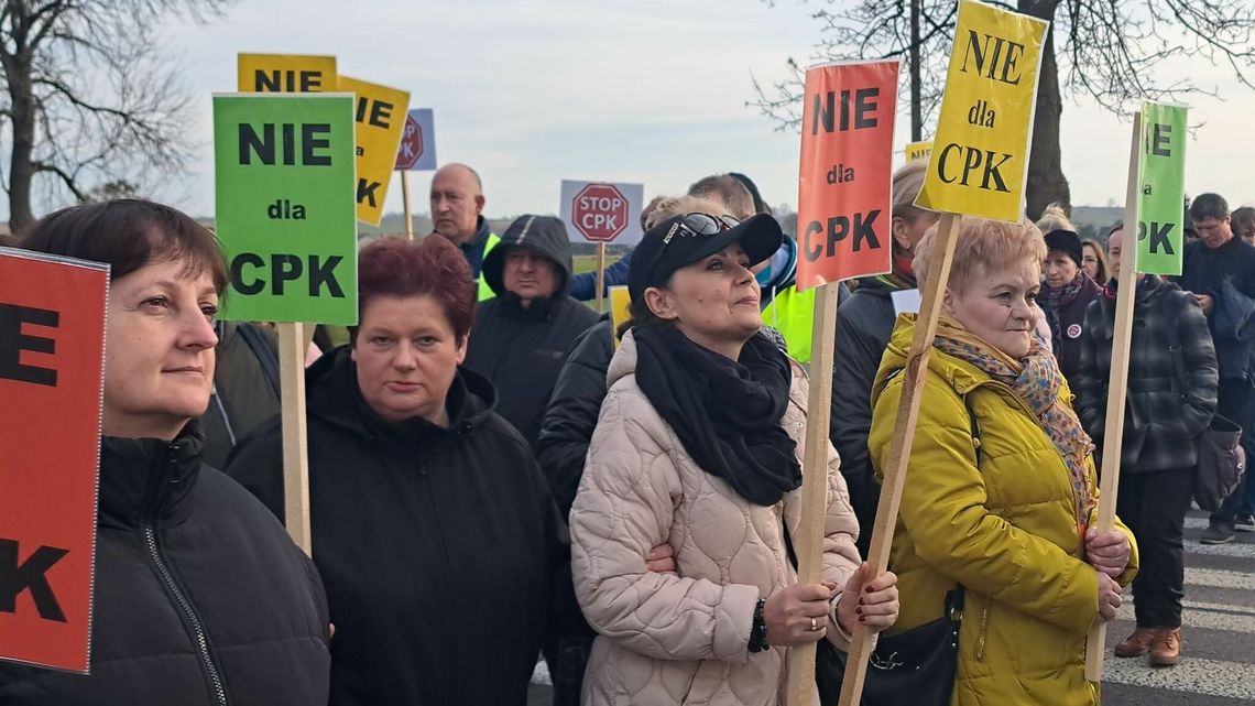Co z torami do CPK? Ludzie wciąż nie wiedzą, czy będą musieli się wyprowadzić Co z torami do CPK? Ludzie wciąż nie wiedzą, czy będą musieli się wyprowadzić
