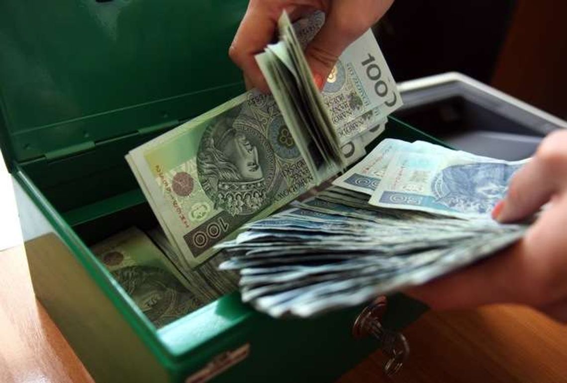 Co z wypłatami dla nauczycieli? Powiat w fatalnej sytuacji finansowej