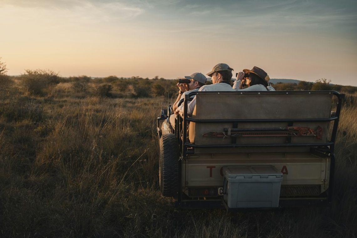 Co zabrać na safari? Lornetki i lunety do obserwacji przyrody Lornetka na safari