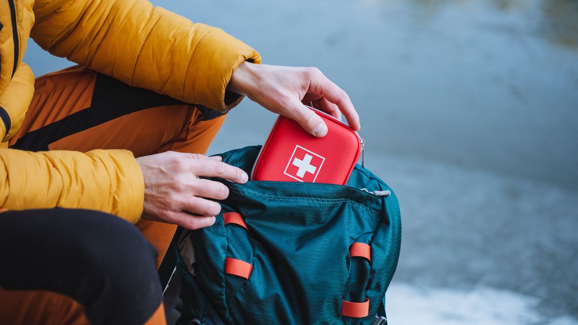 Co zabrać ze sobą do apteczki turystycznej na wakacje?