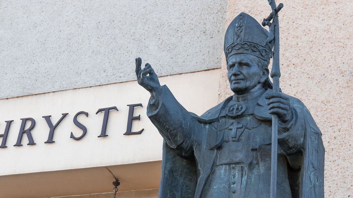 Co zrobią radni prezydenta Żuka? PiS zgłosił uchwałę broniącą Jana Pawła II