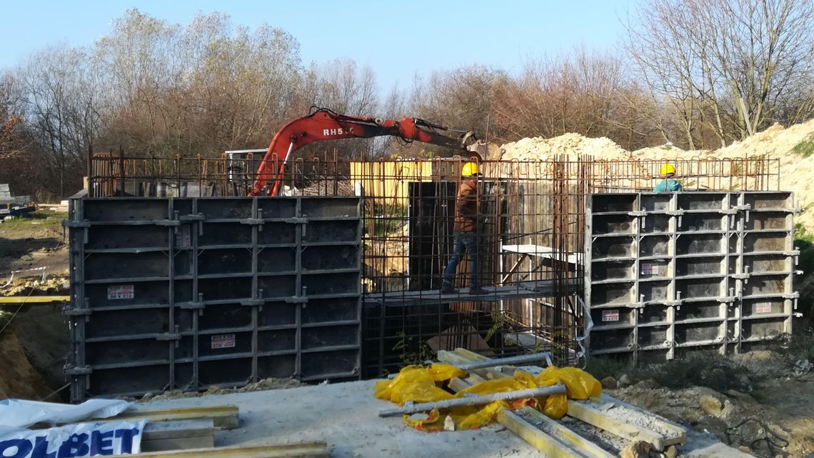 Codziennie do Wisły trafiają ścieki. Nowa oczyszczalnia miała już ruszać, ale są opóźnienia