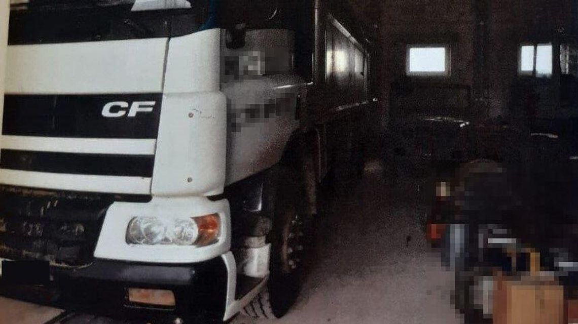 Cofał i nie zauważył swojego kolegi. Przycisnął go do ściany