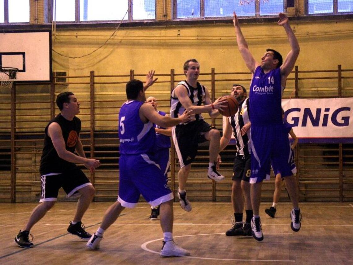 Combitgroup.pl – Szkoły ZDZ 84:82, wyniki rozgrywek Pod Koszami Dziennika Wschodniego