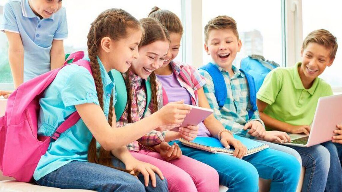 Coraz droższa szkolna wyprawka. Jak kupują sprytni rodzice?