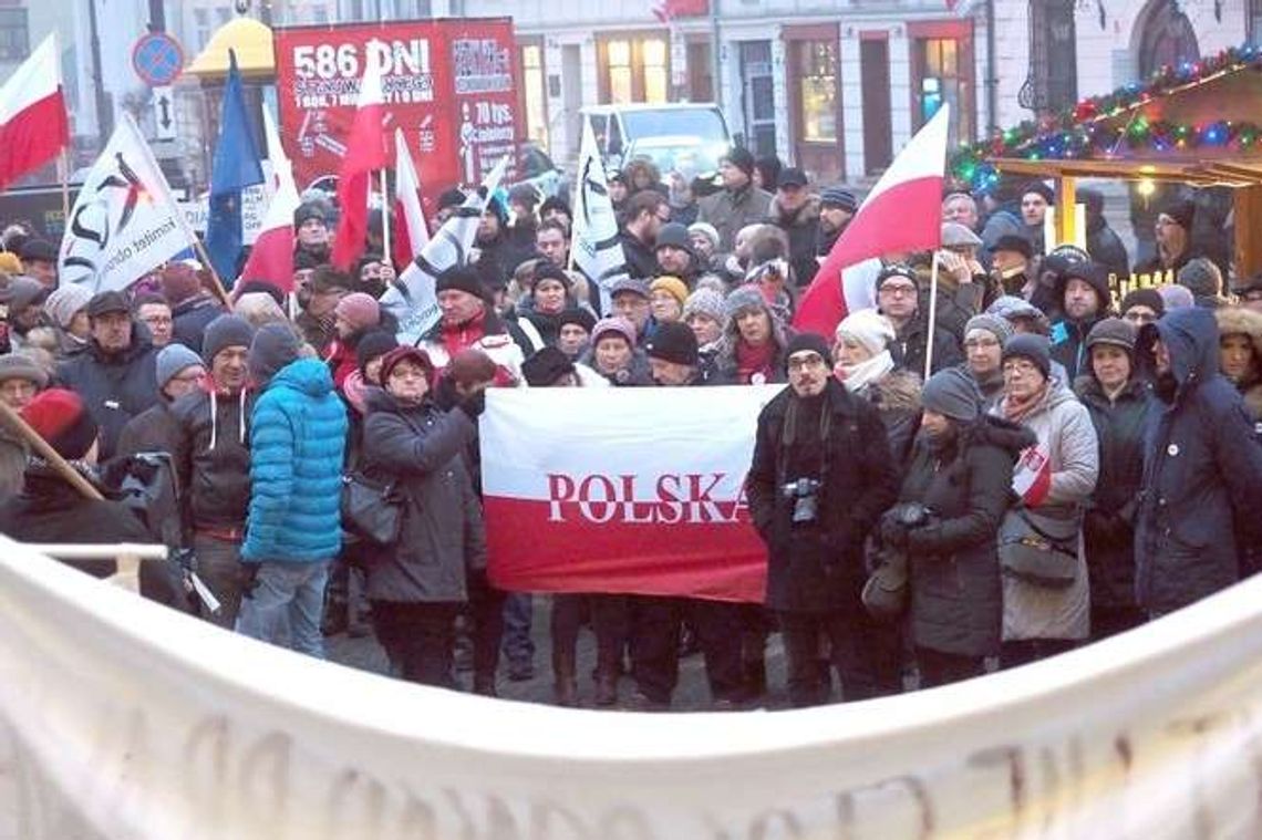 Coraz ostrzejszy spór między rządem a opozycją. Manifestacją w Lublinie zajmie się policja Coraz ostrzejszy spór między rządem a opozycją. Manifestacją w Lublinie zajmie się policja