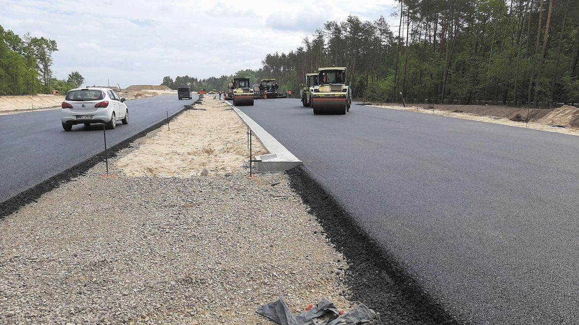 Coraz więcej czarnych nitek S19. Trwają prace na obwodnicy Janowa Lubelskiego Coraz więcej czarnych nitek S19. Trwają prace na obwodnicy Janowa Lubelskiego