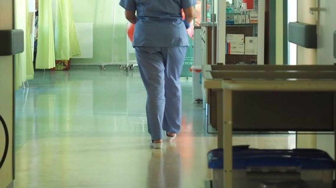Coraz więcej osób choruje na grypę. Kolejne szpitale ograniczają lub zakazują odwiedzin