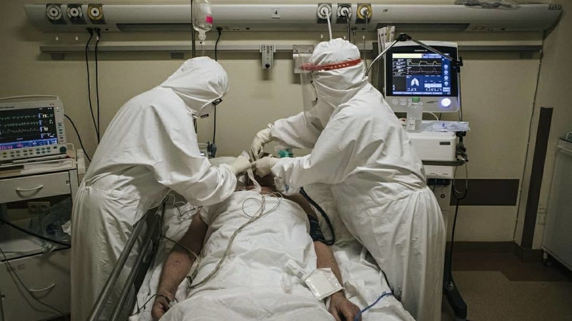 Coraz więcej zajętych łóżek dla pacjentów z COVID-19. W pięciu województwach trudna sytuacja