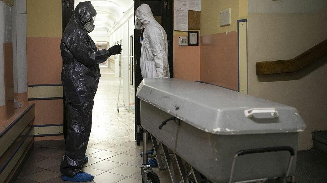 COVID-19. W Polsce zmarło 231 lekarzy i 188 pielęgniarek. Dane Ministerstwa Zdrowia