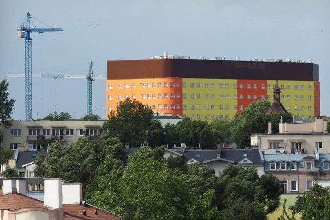 COZL. Pora poprawić architektoniczny koszmarek. Co z przemalowaniem budynku?