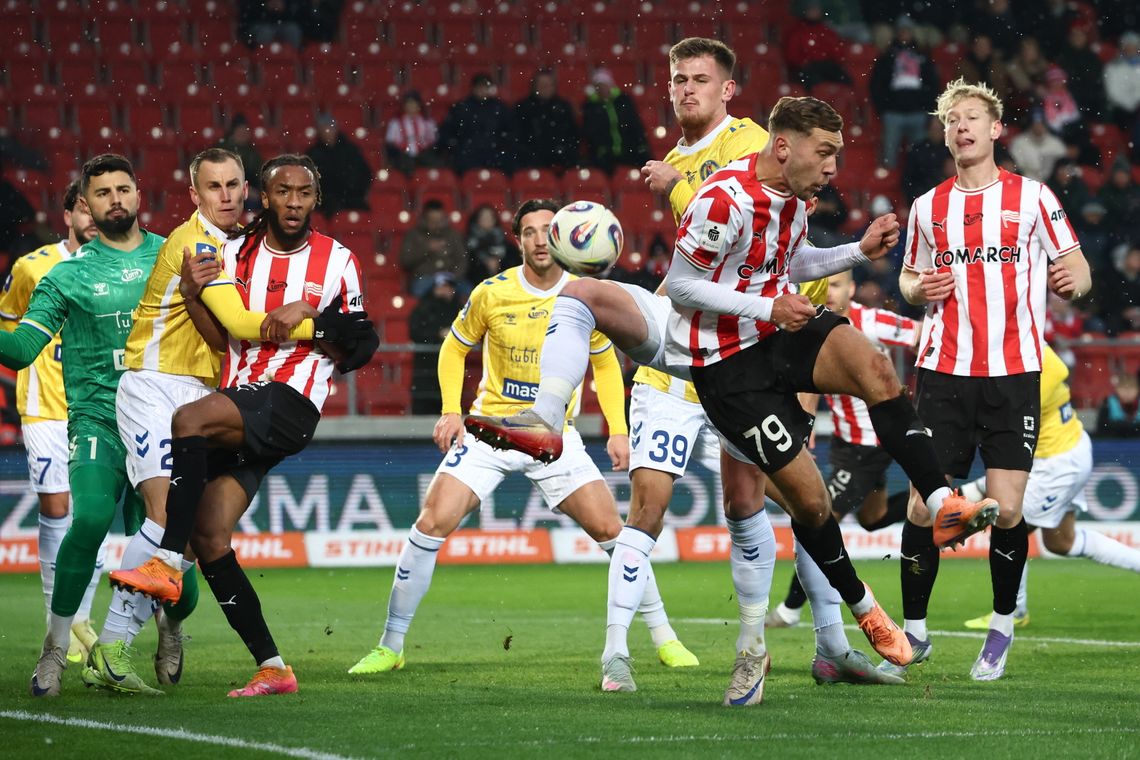 Cracovia pokonana, Motor jedzie w górę Cracovia pokonana, Motor jedzie w górę